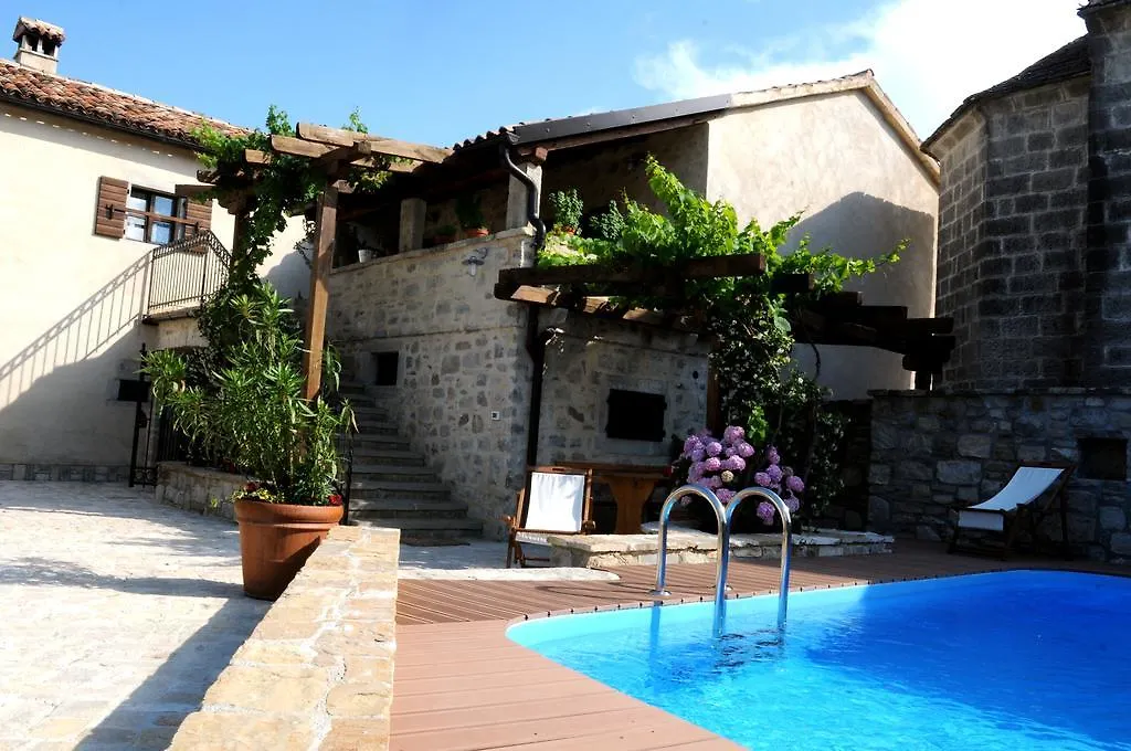 Holiday Homes Poli Svetega Antona Gračišće